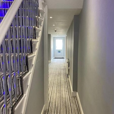 112 Gleneagle Road Rooms Лондон Екстериор снимка
