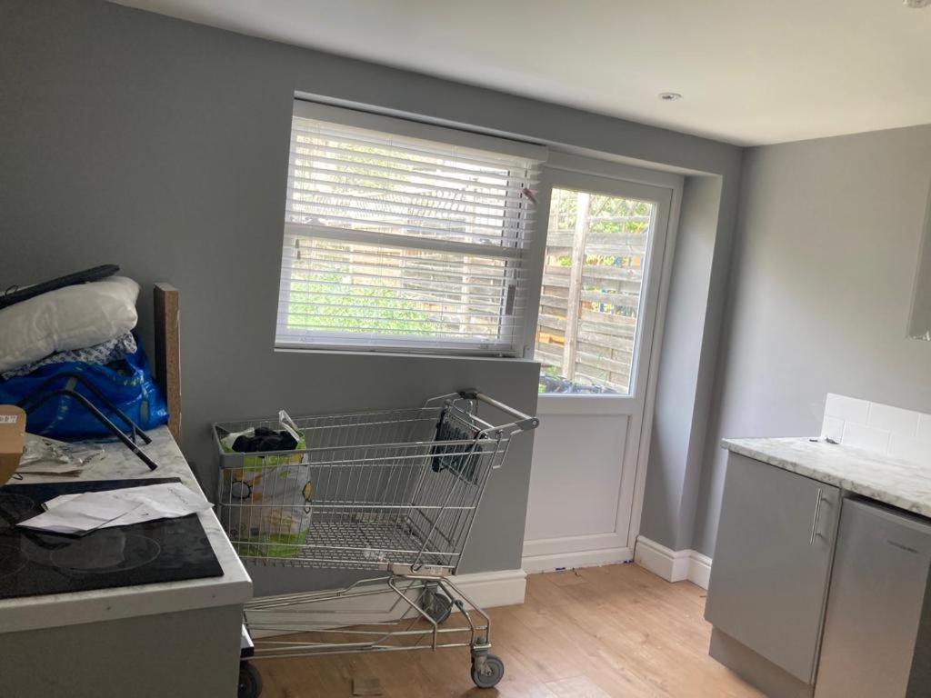112 Gleneagle Road Rooms Лондон Екстериор снимка